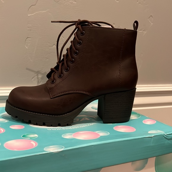 Brown ankle boots from Soda. Size 7.5 heel is 2.5 - Picture 7 of 10